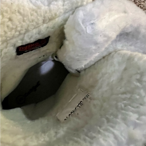 Cat and Jack Sherpa Duck Snow Boots - Size 5 - Picture 3 of 5